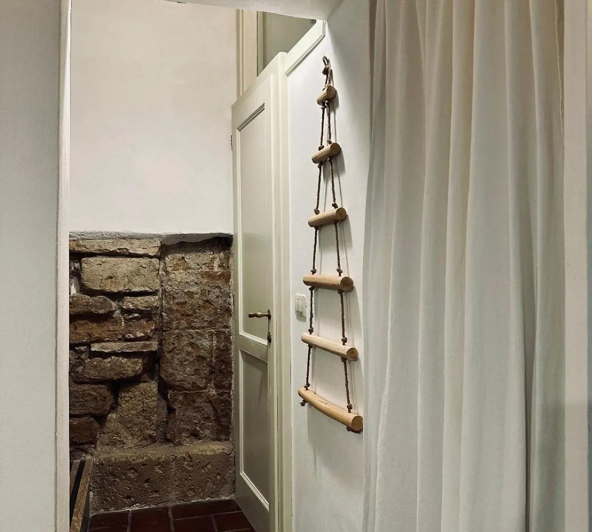 Santa Monaca Medieval Guesthouse 索拉诺